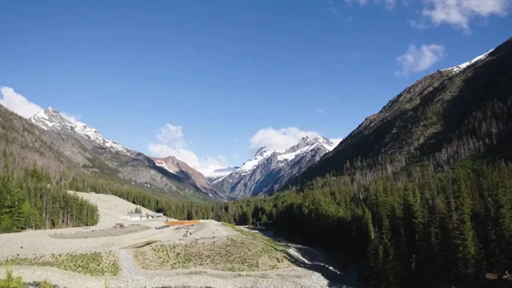 Landscape view of Cascade Mountains