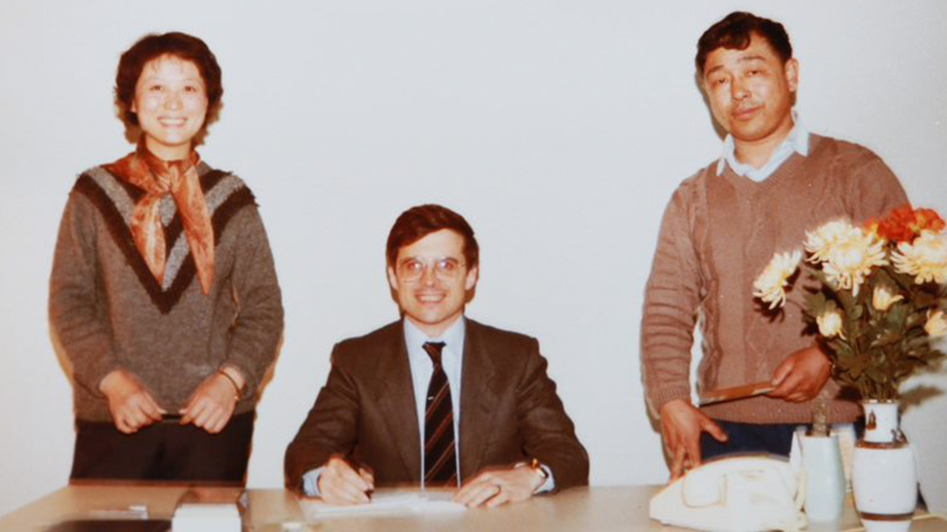 The inaugural team at the ����vlog���Beijing office, China, 1983