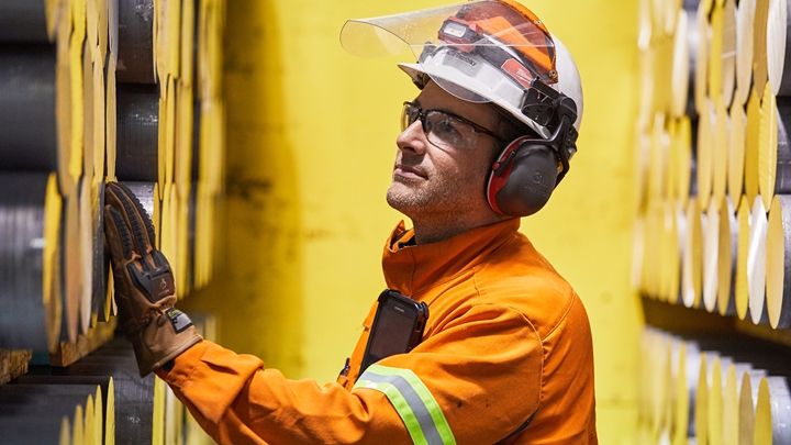 Aluminium employee