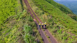 Employees walking at Simandou