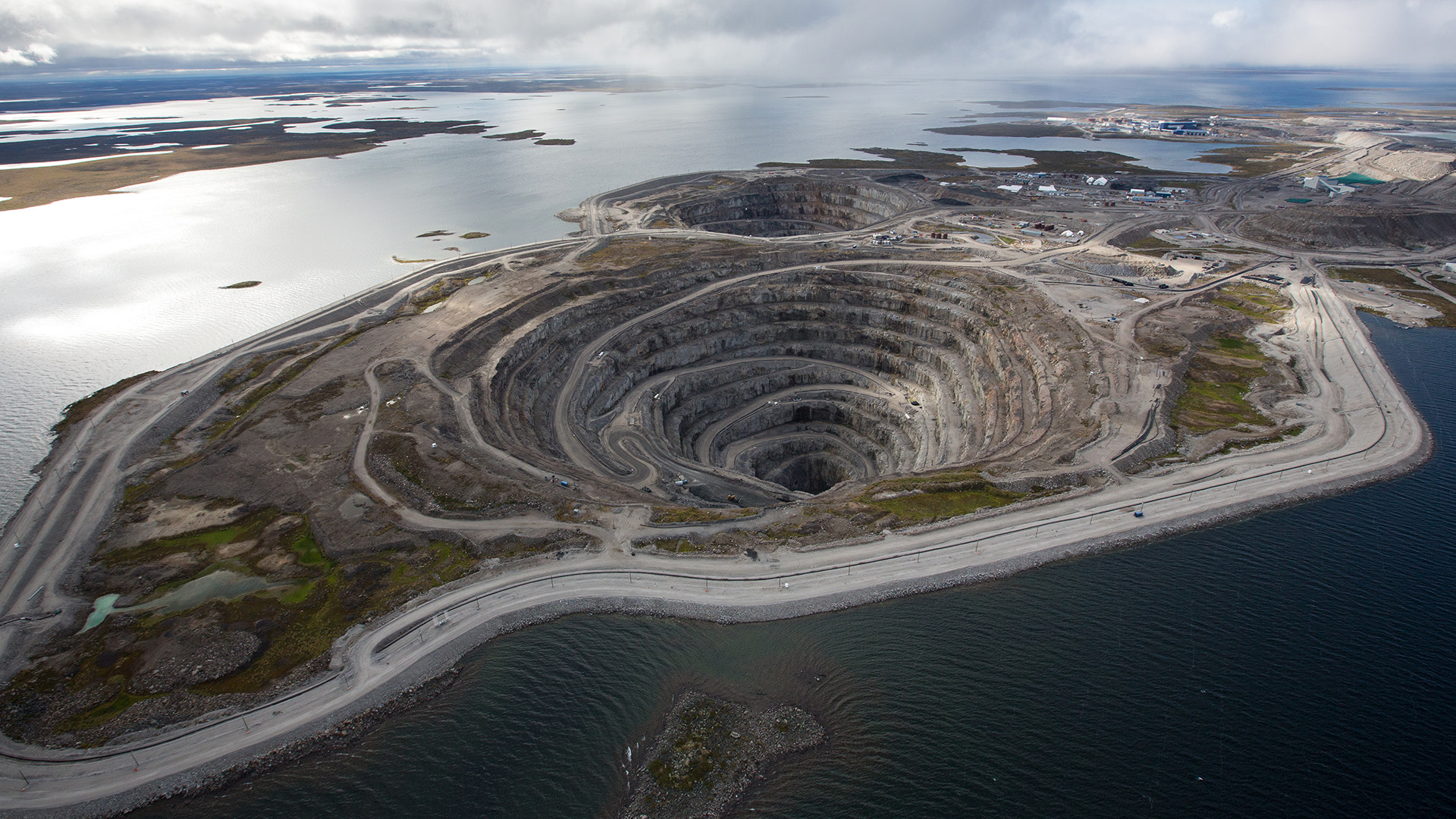 The Diavik Diamond Mine in Canada��s Northwest Territories